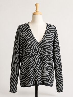 Bailey 44 Zebra Print Size Large Sweater V-neck Hi Low Hem Charcoal Grey